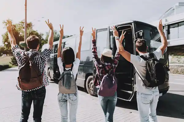 سفرهای گروهی با مینی بوس یا ون